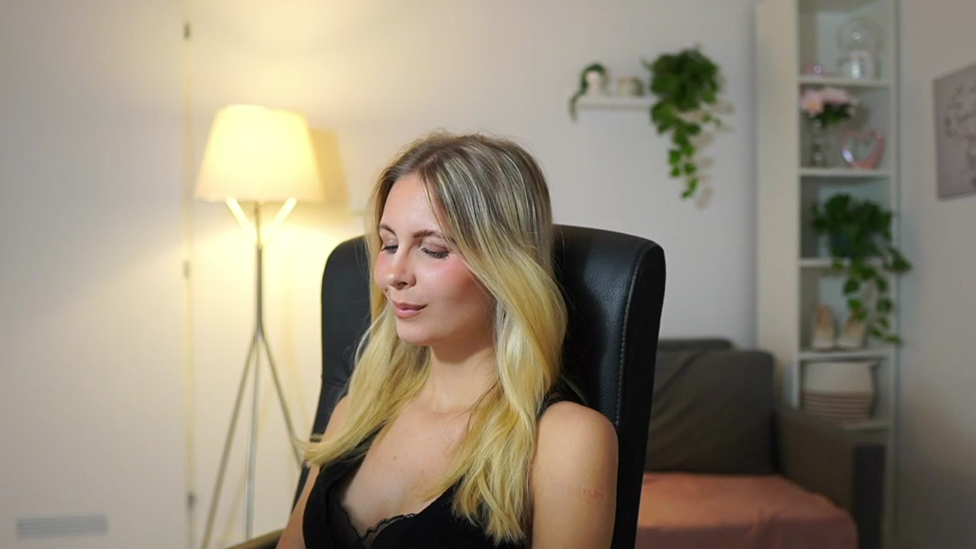 Gallery image thumbnail from Catecrago_'s myfreecams stream on, 08/12/2025, 11:13 image 14 of 20