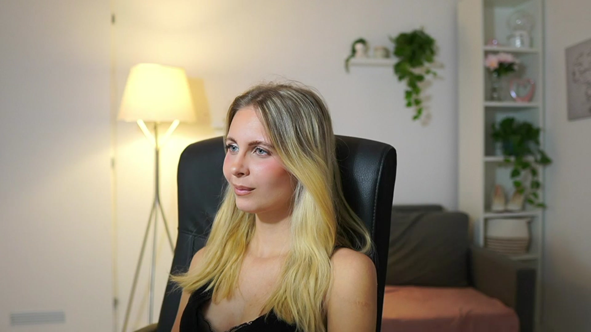 Gallery image thumbnail from Catecrago_'s myfreecams stream on, 08/12/2025, 11:13 image 12 of 20
