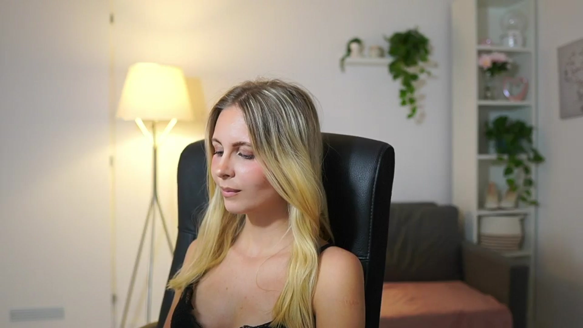 Gallery image thumbnail from Catecrago_'s myfreecams stream on, 08/12/2025, 13:30 image 13 of 20