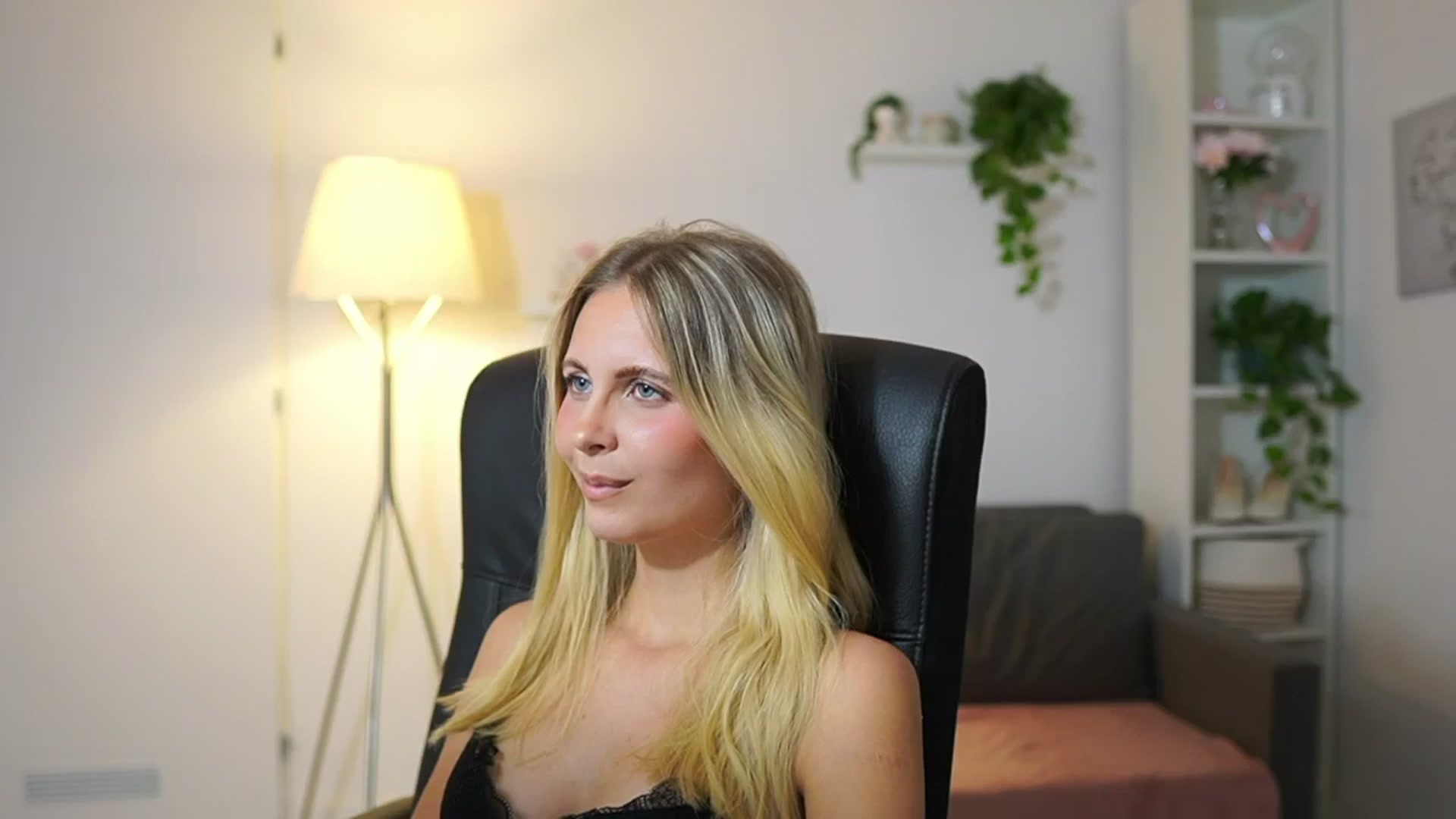 Gallery image thumbnail from Catecrago_'s myfreecams stream on, 08/12/2025, 13:30 image 20 of 20