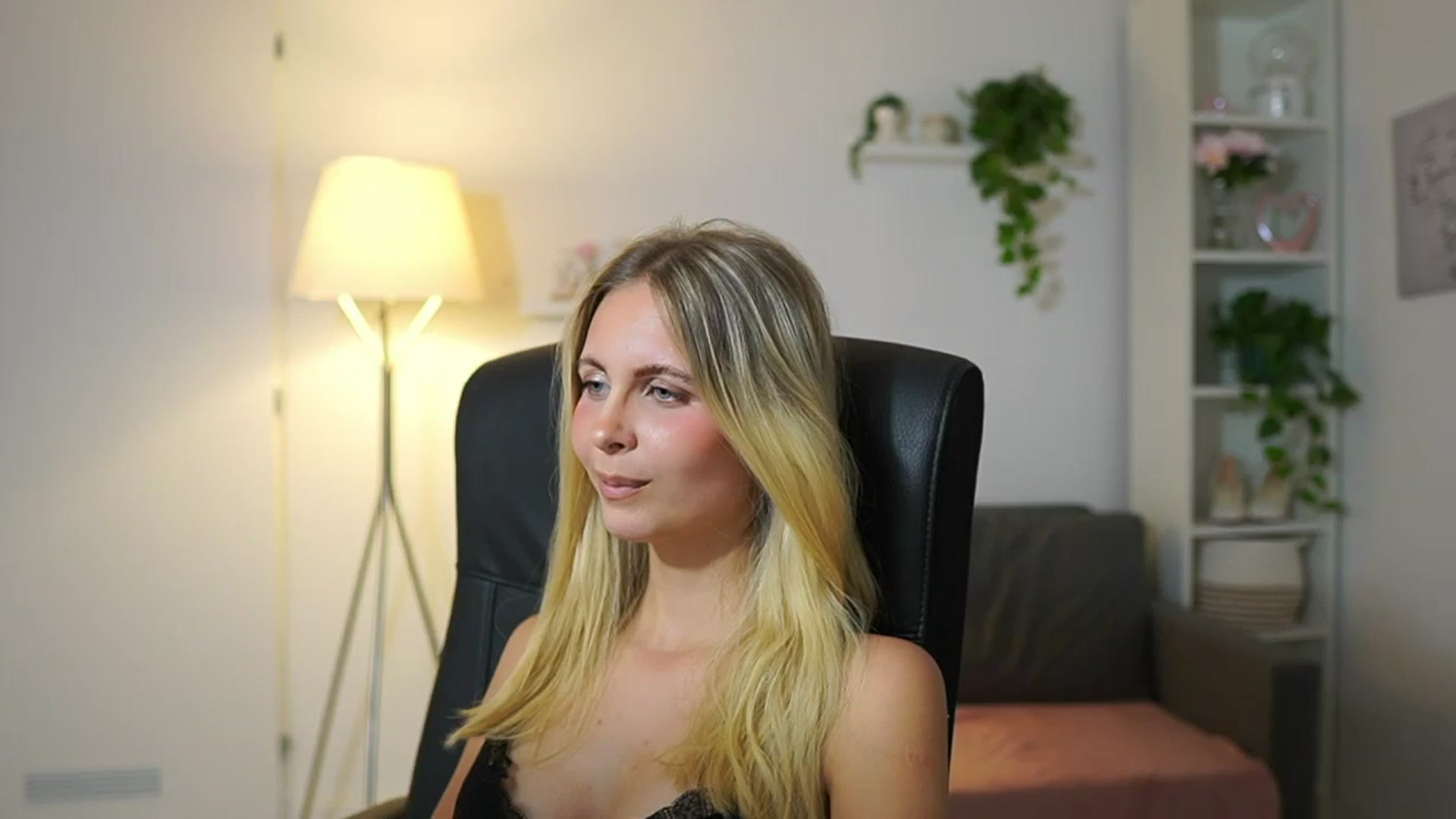 Gallery image thumbnail from Catecrago_'s myfreecams stream on, 08/12/2025, 13:30 image 19 of 20