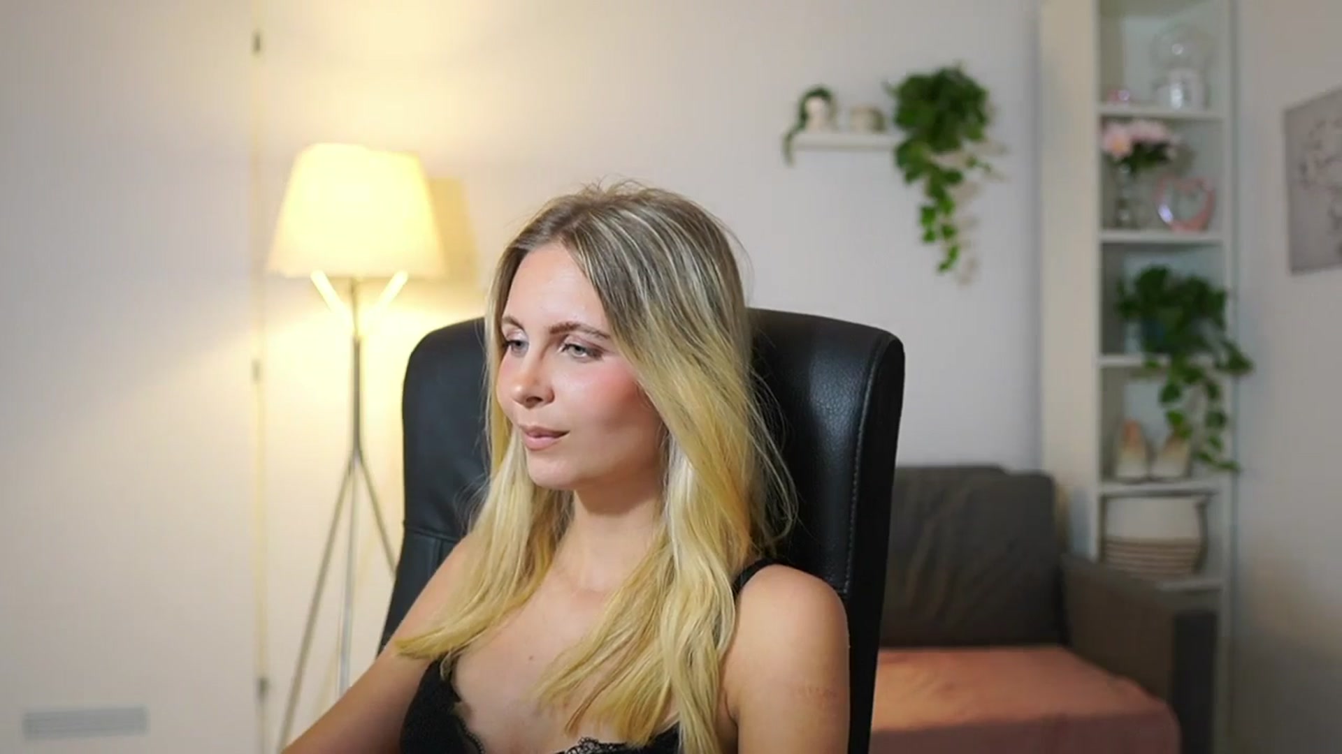Gallery image thumbnail from Catecrago_'s myfreecams stream on, 08/12/2025, 13:30 image 14 of 20