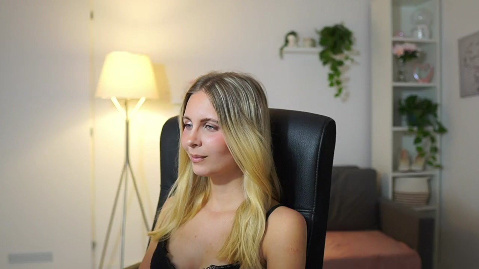 Gallery image thumbnail from Catecrago_'s myfreecams stream on, 08/12/2025, 13:30 image 2 of 20