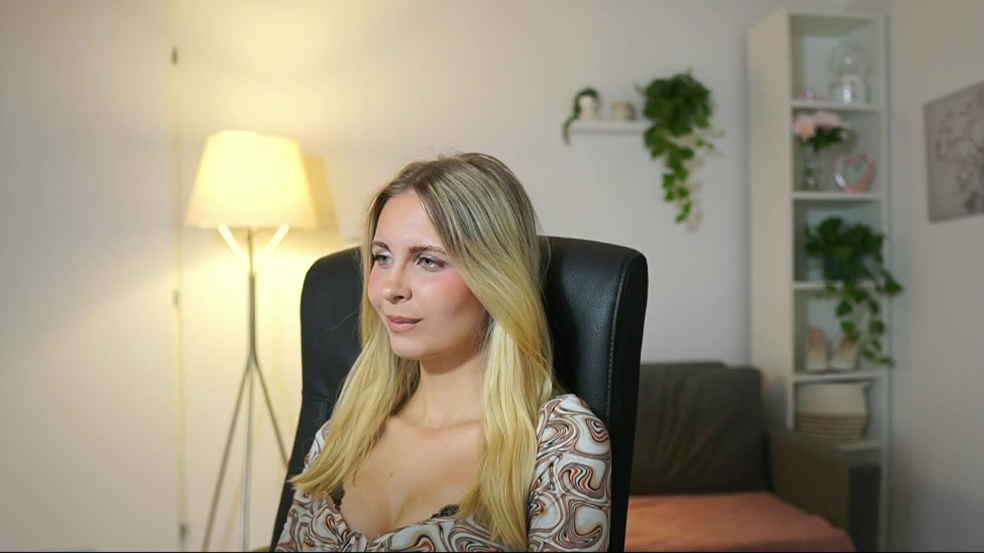 Gallery image thumbnail from Catecrago_'s myfreecams stream on, 08/13/2025, 10:36 image 7 of 20
