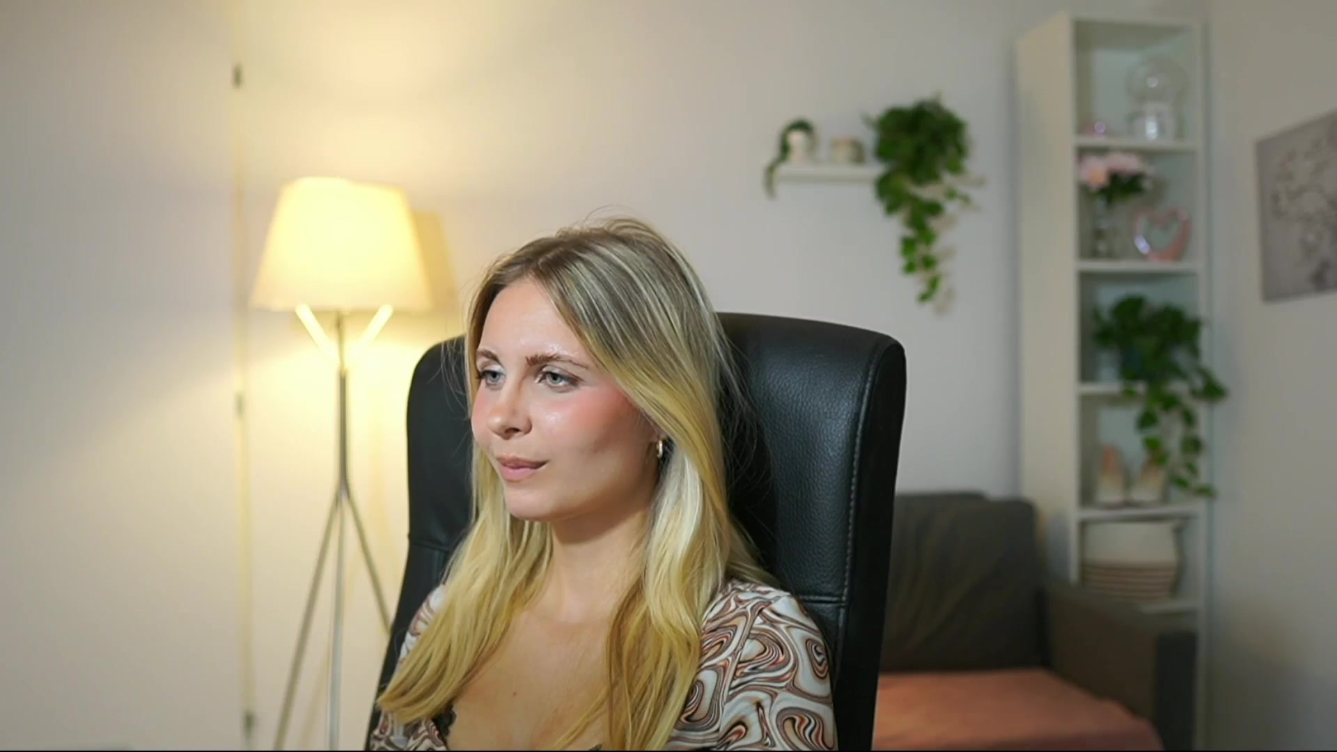 Gallery image thumbnail from Catecrago_'s myfreecams stream on, 08/13/2025, 10:36 image 17 of 20