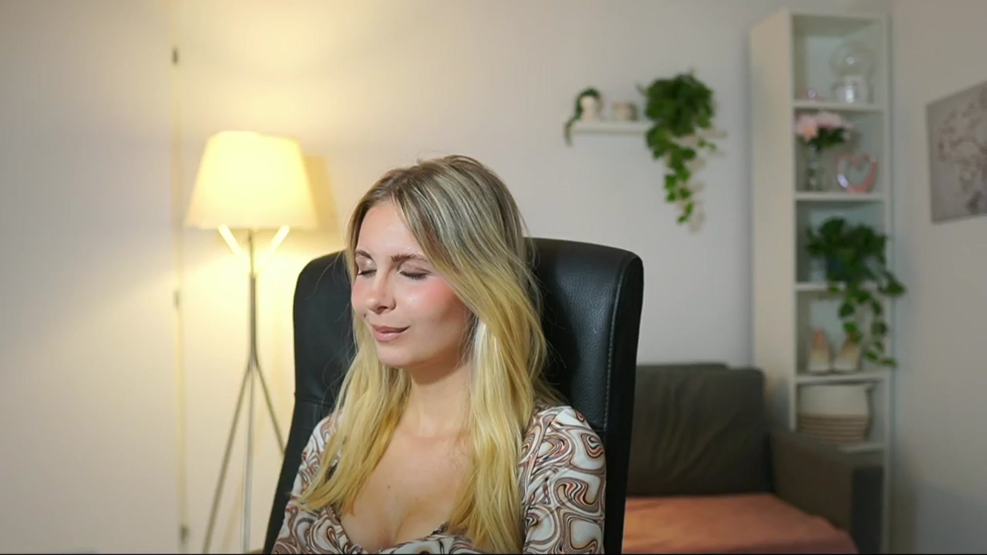 Gallery image thumbnail from Catecrago_'s myfreecams stream on, 08/13/2025, 10:36 image 4 of 20