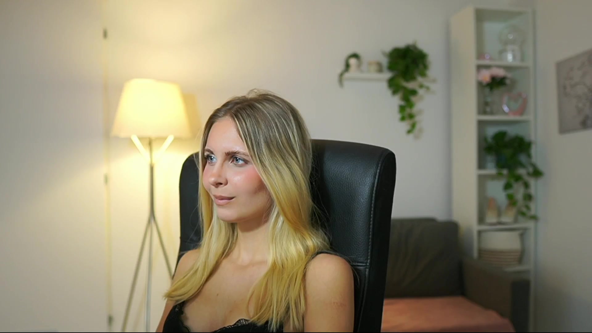Gallery image thumbnail from Catecrago_'s myfreecams stream on, 08/13/2025, 10:36 image 20 of 20