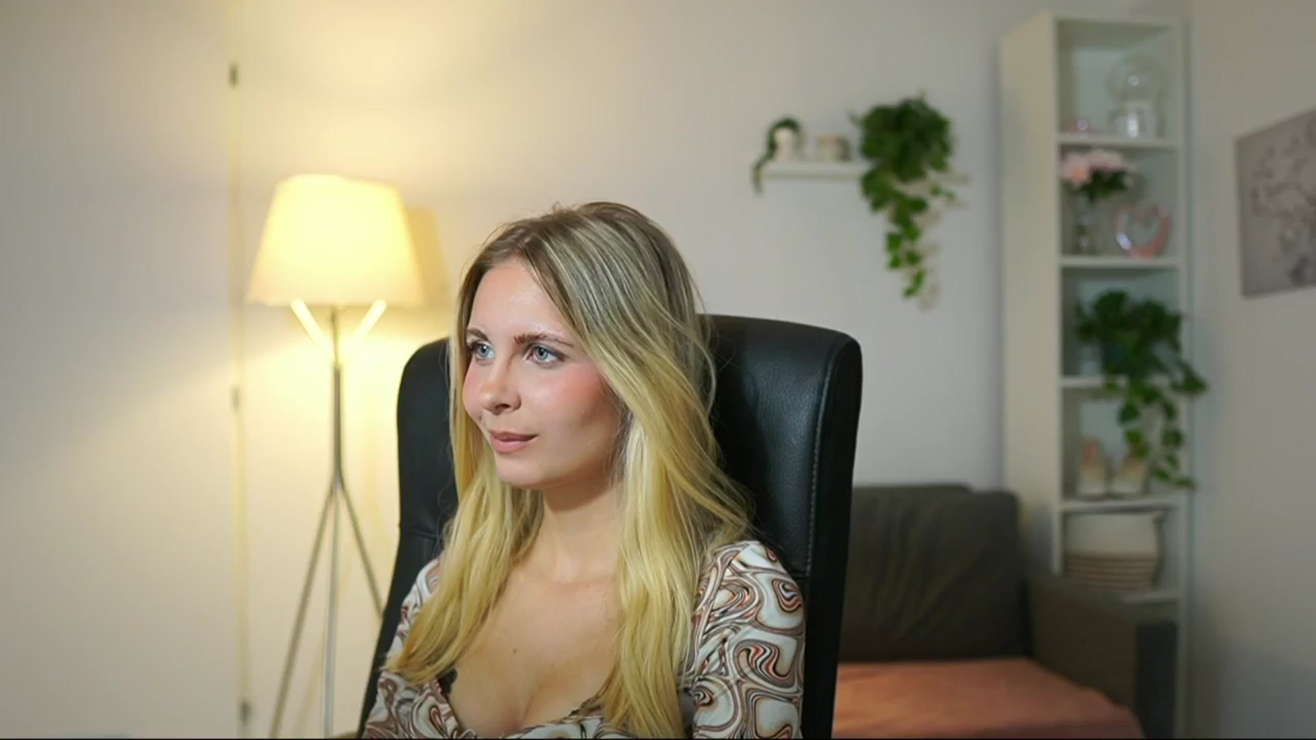 Gallery image thumbnail from Catecrago_'s myfreecams stream on, 08/13/2025, 10:36 image 3 of 20
