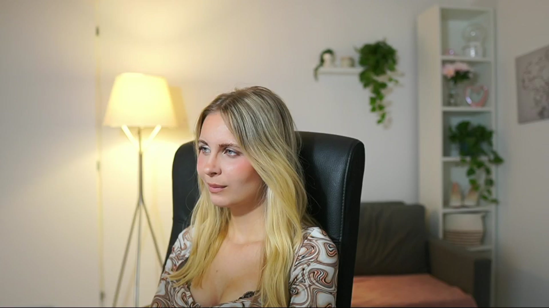 Gallery image thumbnail from Catecrago_'s myfreecams stream on, 08/13/2025, 10:36 image 5 of 20