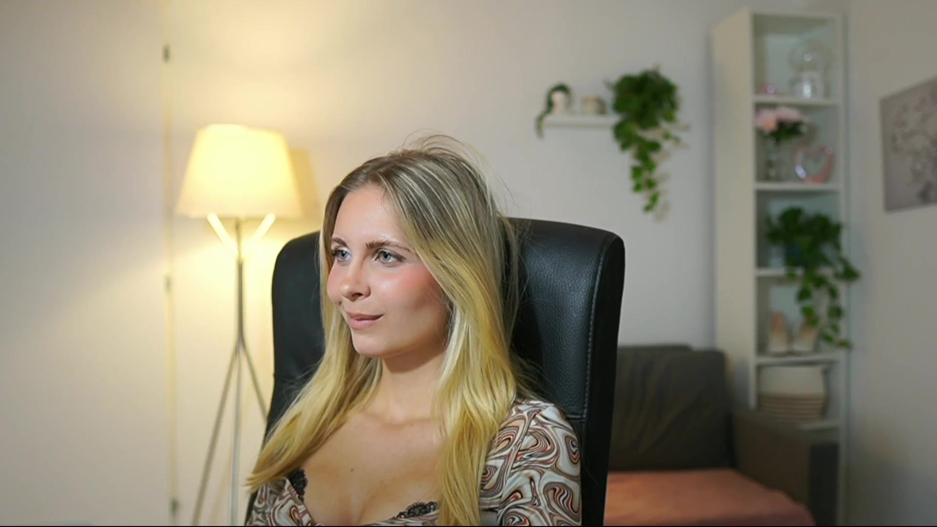 Gallery image thumbnail from Catecrago_'s myfreecams stream on, 08/13/2025, 10:36 image 14 of 20