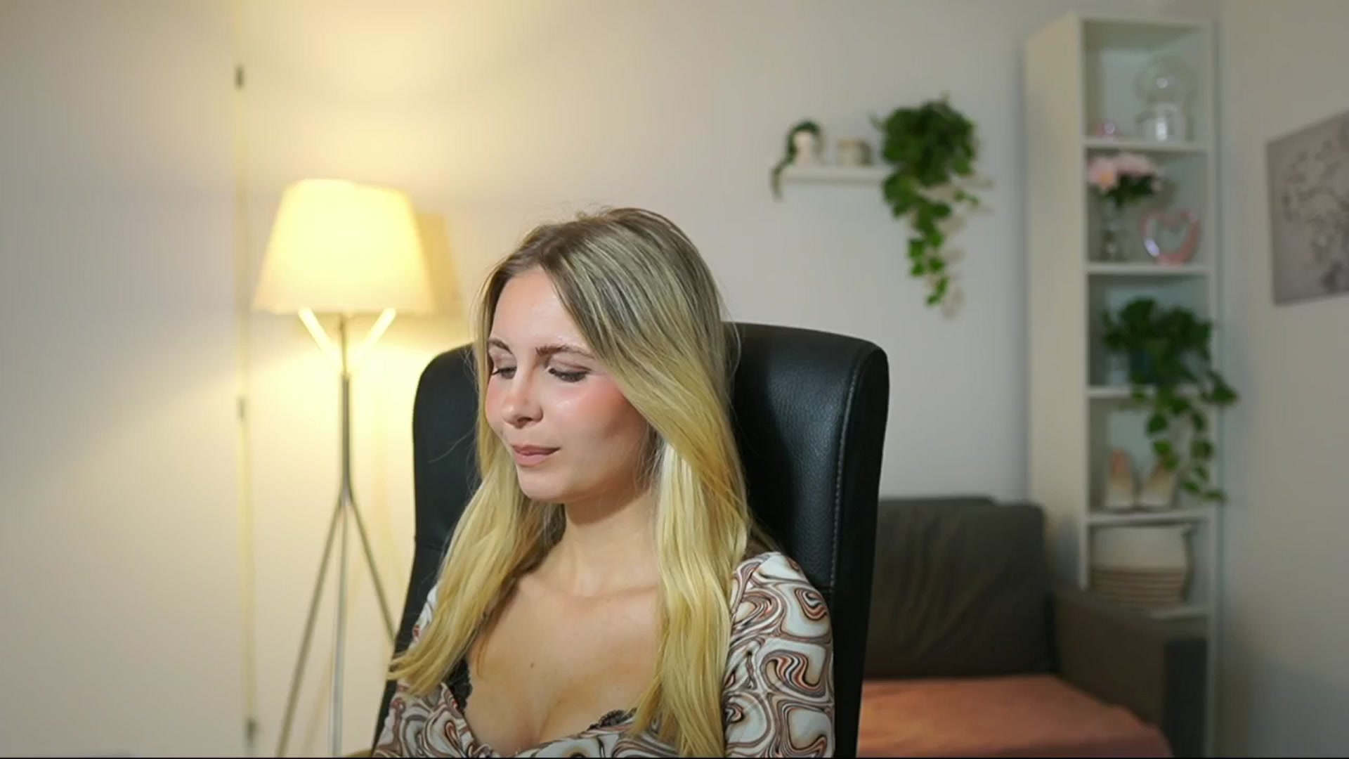 Gallery image thumbnail from Catecrago_'s myfreecams stream on, 08/13/2025, 10:36 image 6 of 20