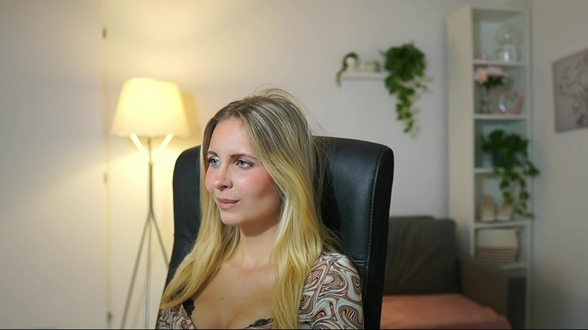 Gallery image thumbnail from Catecrago_'s myfreecams stream on, 08/13/2025, 10:36 image 15 of 20