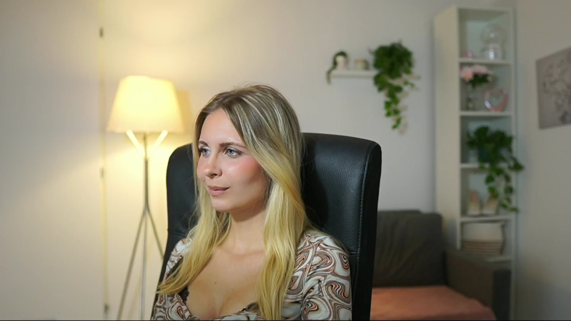 Gallery image thumbnail from Catecrago_'s myfreecams stream on, 08/13/2025, 10:36 image 10 of 20