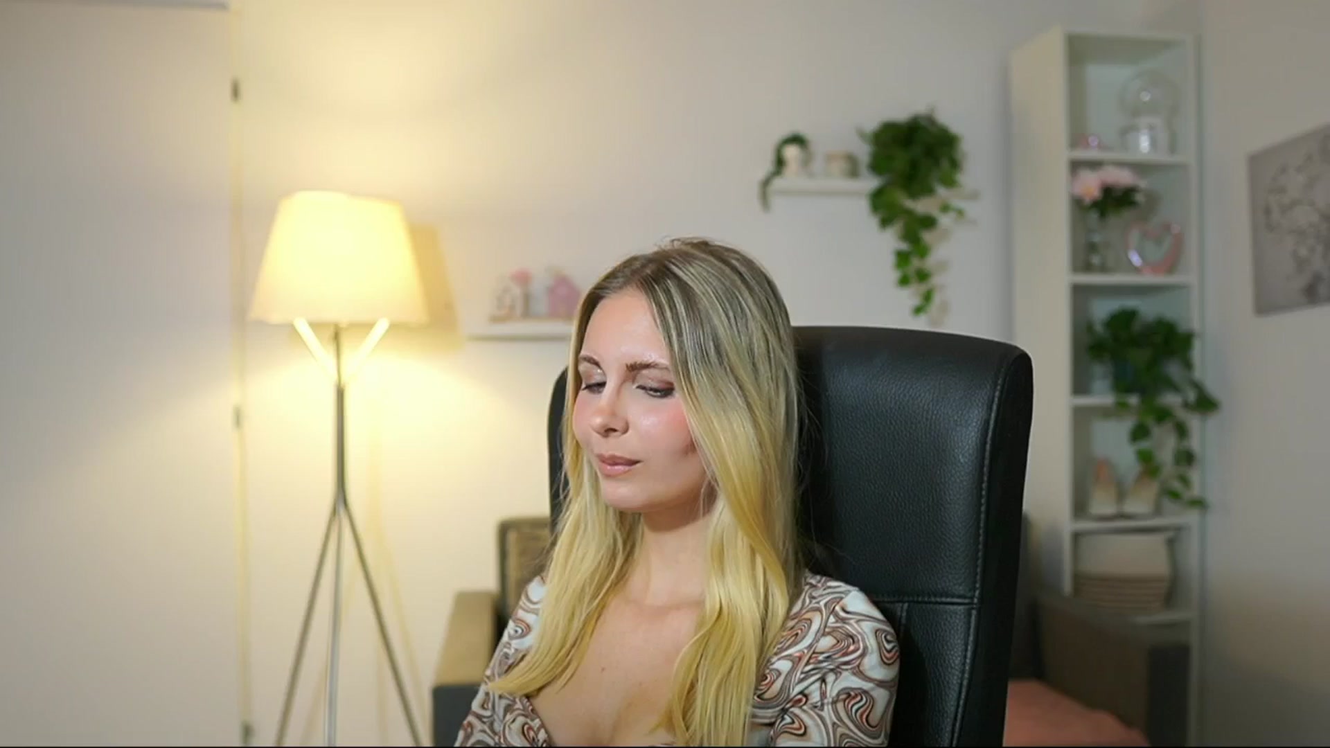 Gallery image thumbnail from Catecrago_'s myfreecams stream on, 08/13/2025, 12:06 image 7 of 20