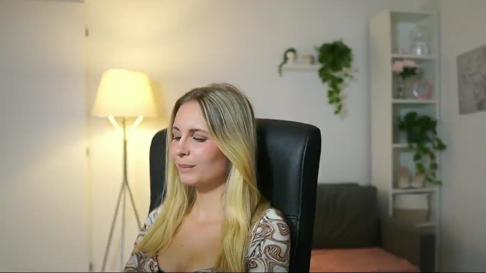 Gallery image thumbnail from Catecrago_'s myfreecams stream on, 08/13/2025, 15:01 image 6 of 20