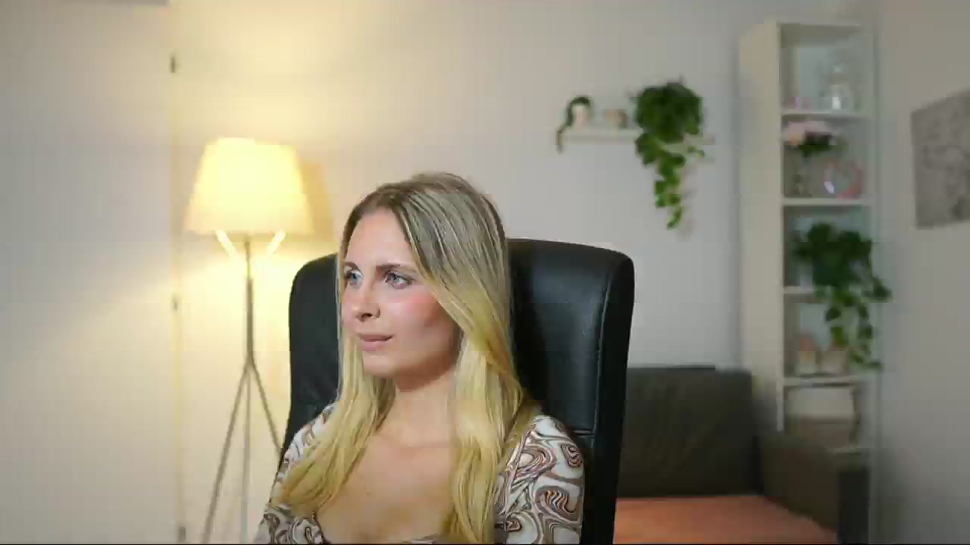 Gallery image thumbnail from Catecrago_'s myfreecams stream on, 08/13/2025, 15:01 image 7 of 20