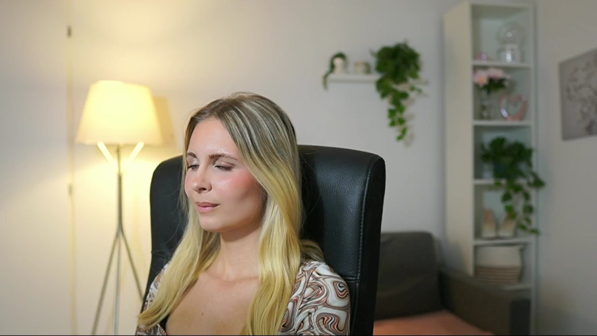 Gallery image thumbnail from Catecrago_'s myfreecams stream on, 08/13/2025, 16:45 image 8 of 20