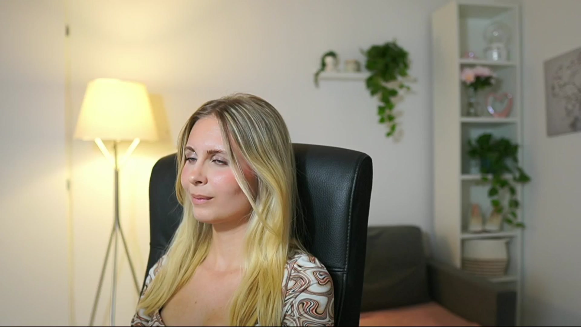 Gallery image thumbnail from Catecrago_'s myfreecams stream on, 08/13/2025, 16:45 image 3 of 20