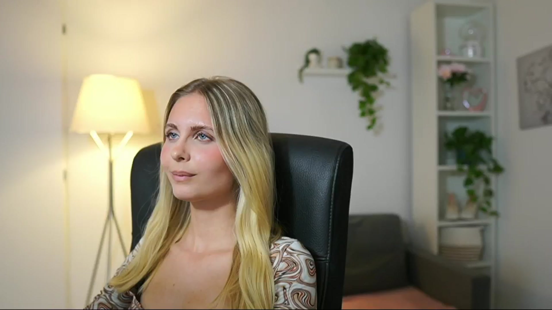 Gallery image thumbnail from Catecrago_'s myfreecams stream on, 08/13/2025, 16:45 image 10 of 20