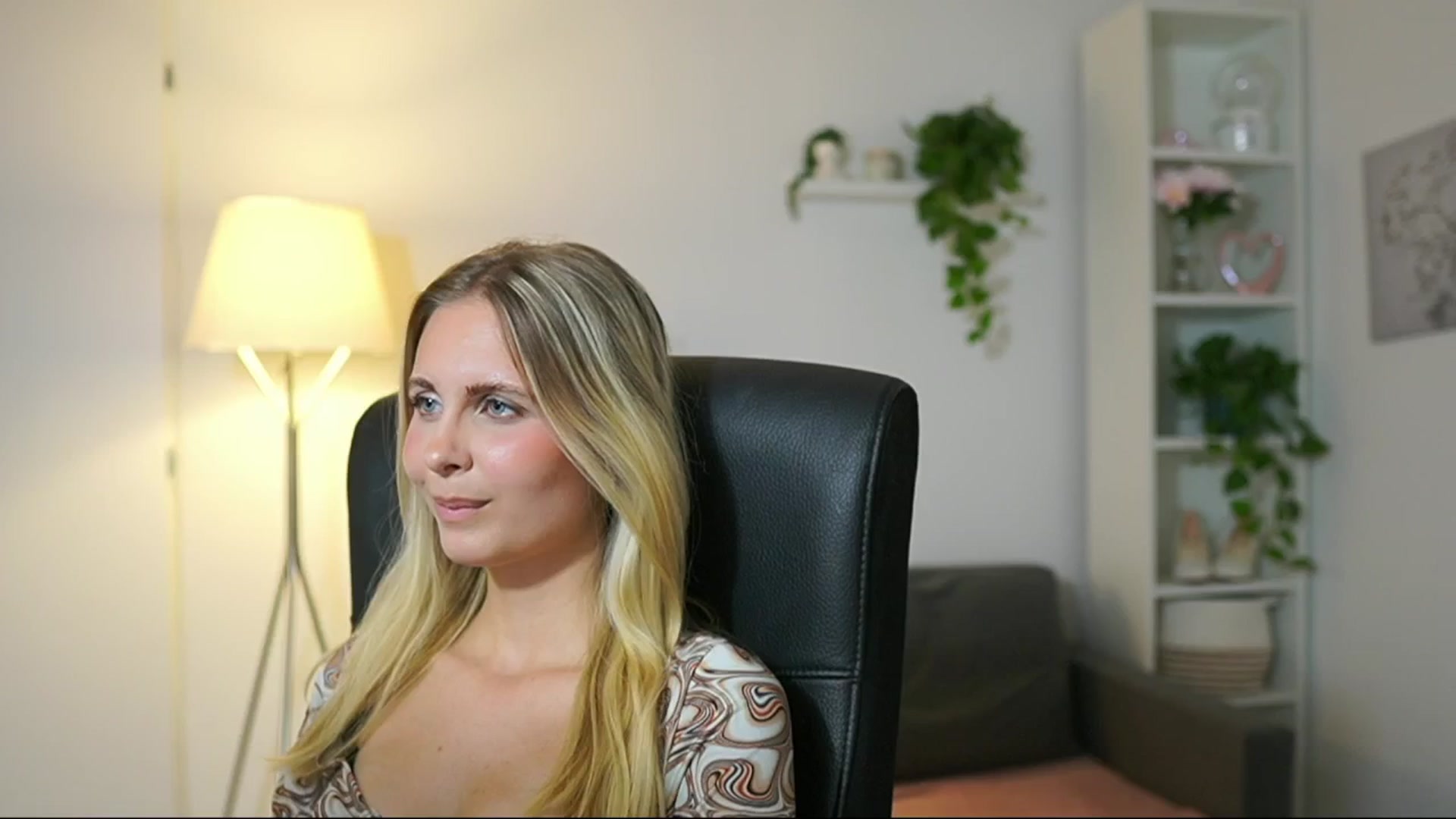 Gallery image thumbnail from Catecrago_'s myfreecams stream on, 08/13/2025, 17:30 image 8 of 20