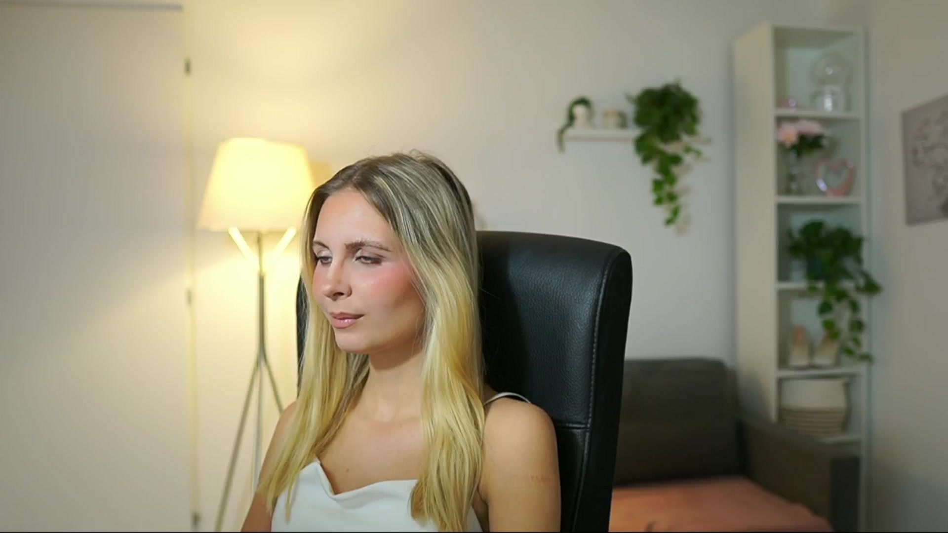 Gallery image thumbnail from Catecrago_'s myfreecams stream on, 08/14/2025, 08:30 image 3 of 20