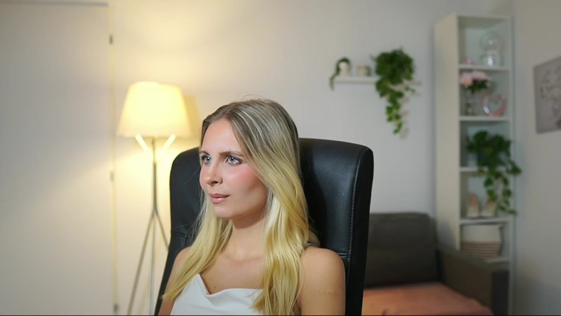 Gallery image thumbnail from Catecrago_'s myfreecams stream on, 08/14/2025, 08:30 image 20 of 20