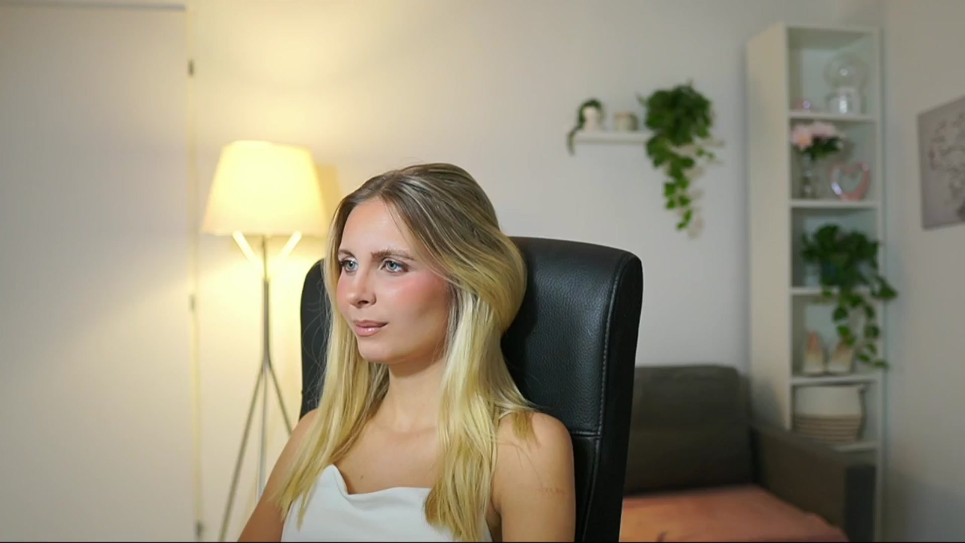 Gallery image thumbnail from Catecrago_'s myfreecams stream on, 08/14/2025, 08:30 image 10 of 20