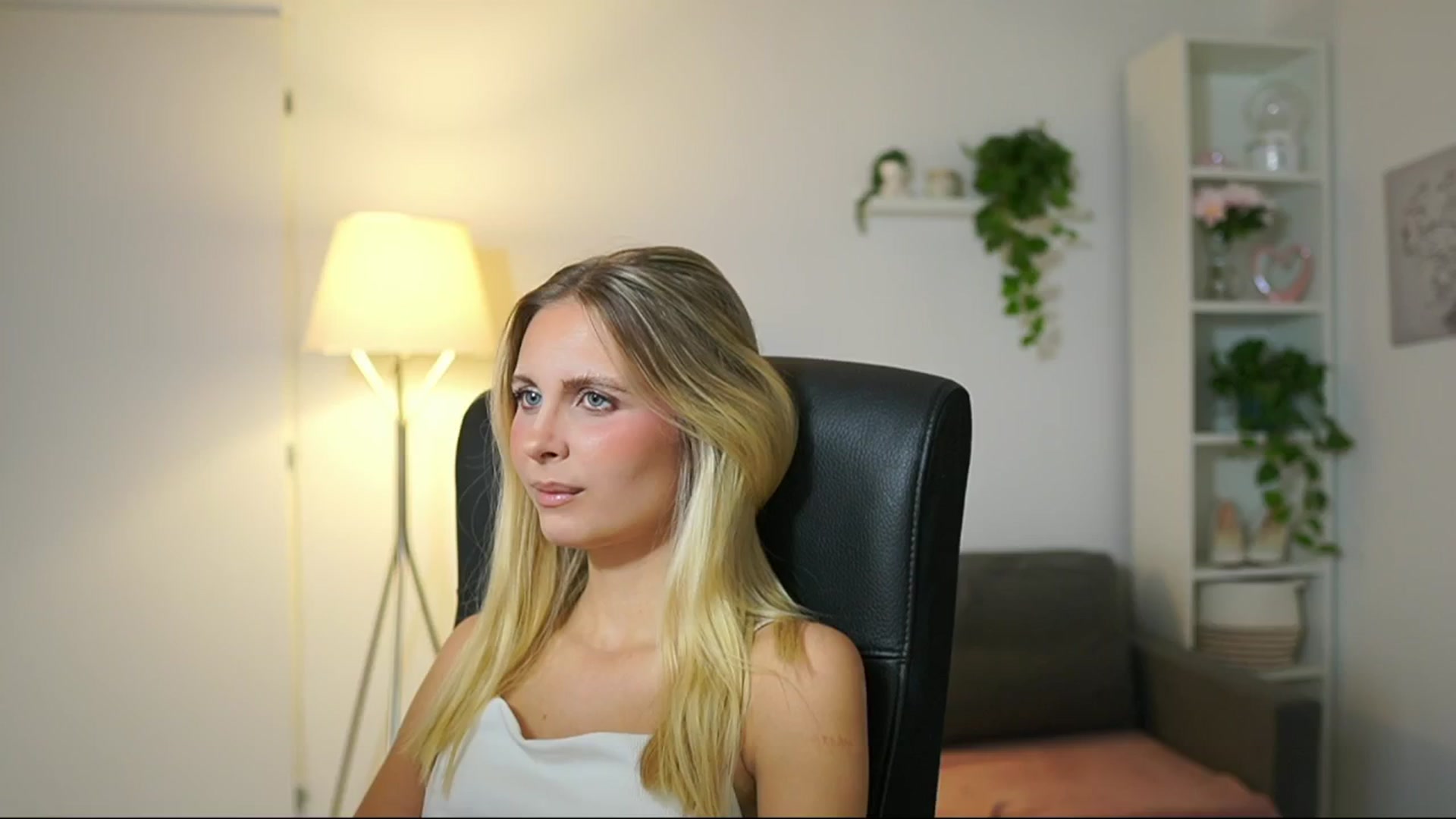 Gallery image thumbnail from Catecrago_'s myfreecams stream on, 08/14/2025, 08:30 image 11 of 20