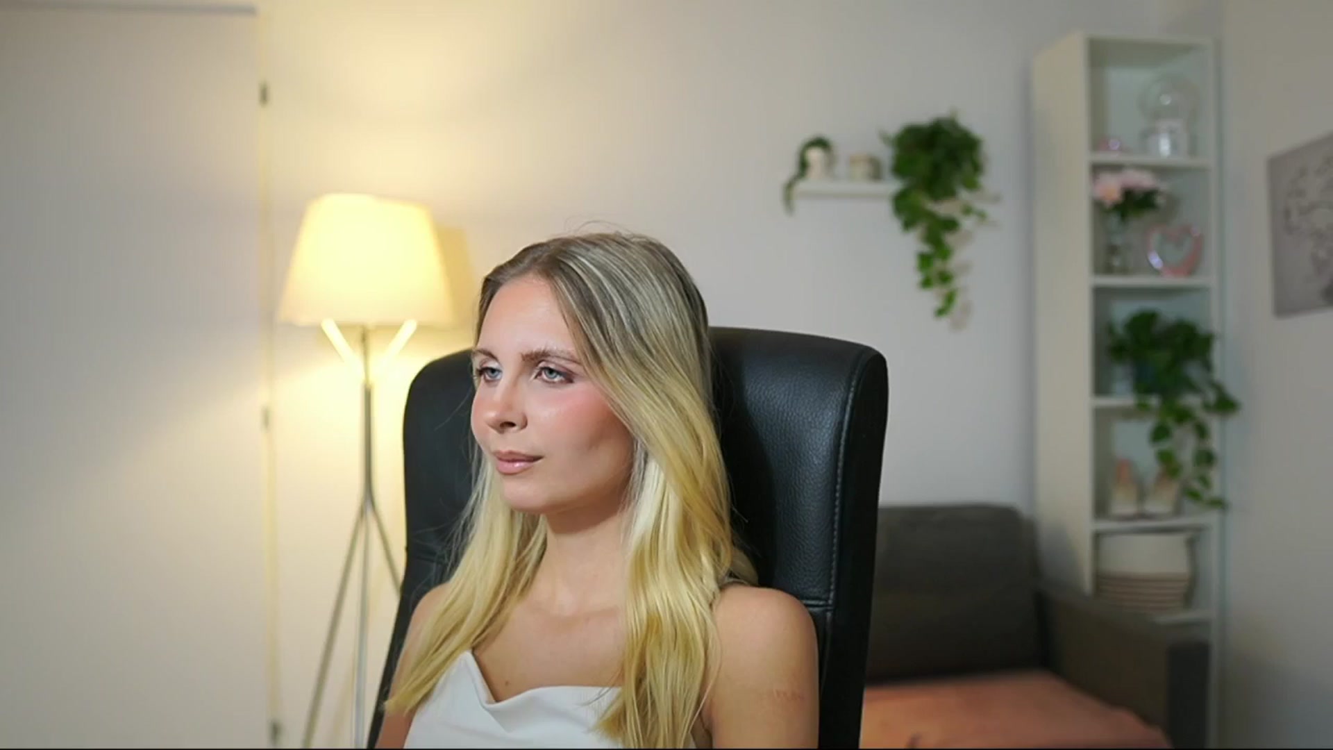 Gallery image thumbnail from Catecrago_'s myfreecams stream on, 08/14/2025, 08:30 image 18 of 20