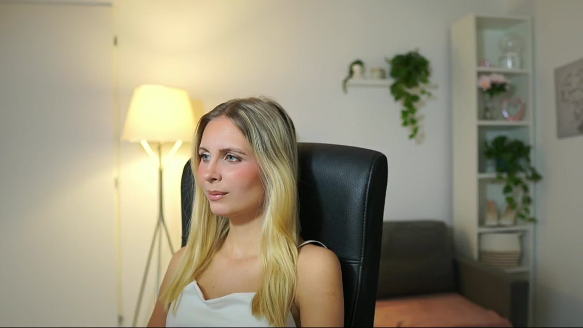 Gallery image thumbnail from Catecrago_'s myfreecams stream on, 08/14/2025, 08:30 image 5 of 20