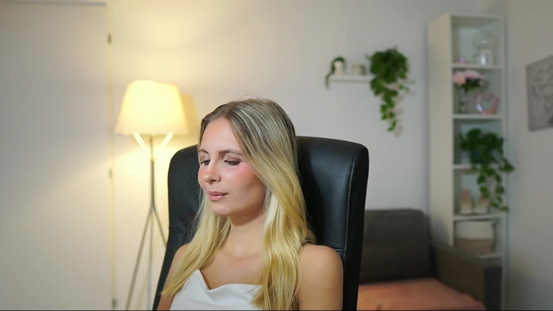 Gallery image thumbnail from Catecrago_'s myfreecams stream on, 08/14/2025, 08:30 image 19 of 20