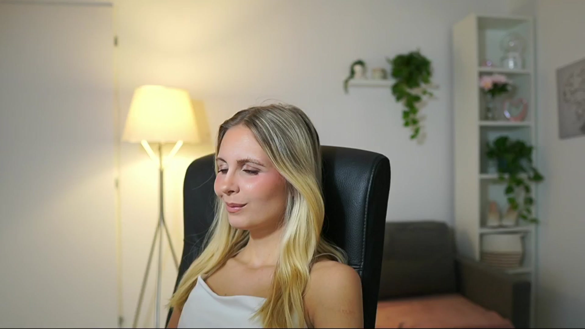 Gallery image thumbnail from Catecrago_'s myfreecams stream on, 08/14/2025, 09:11 image 4 of 20