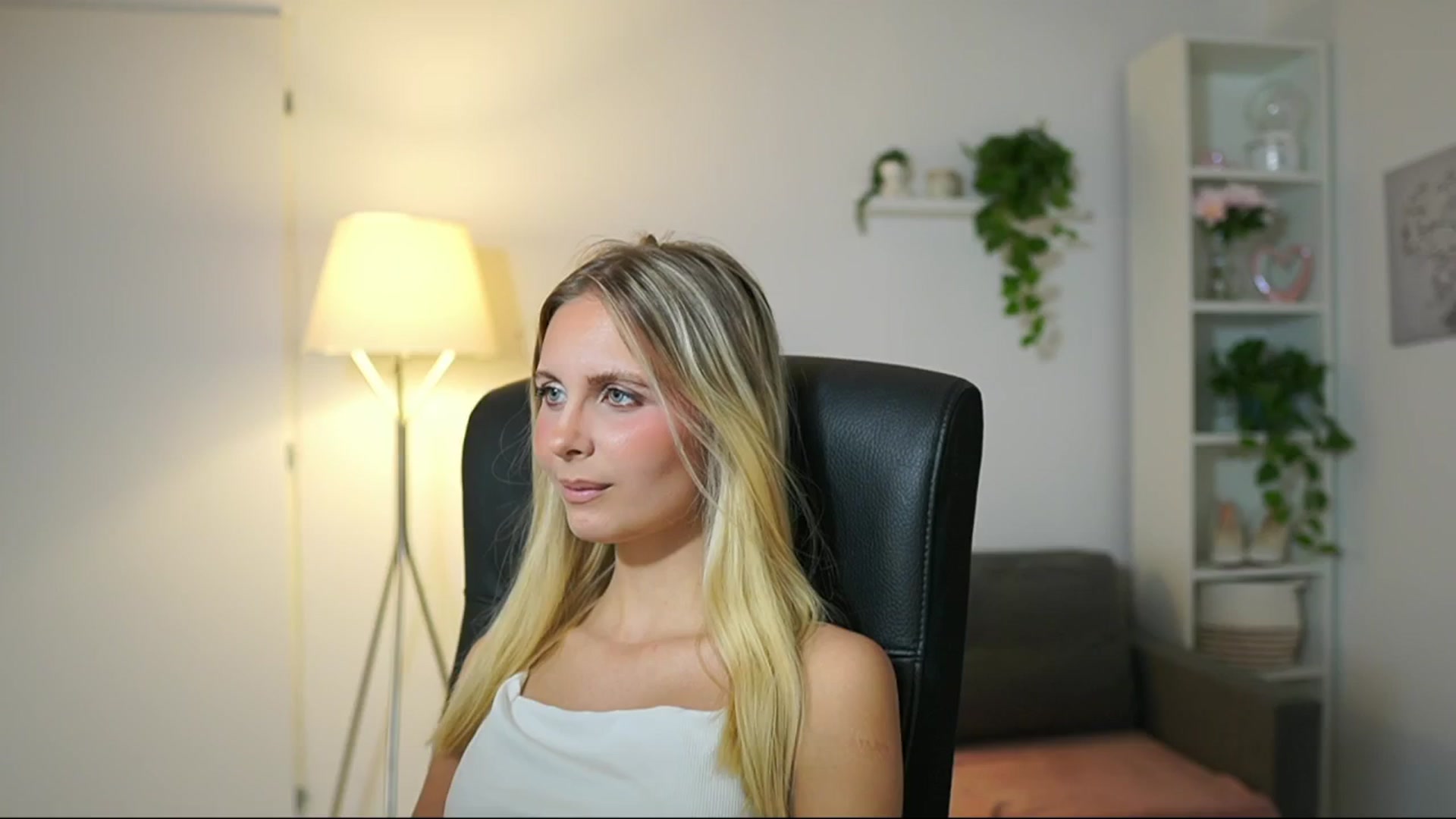 Gallery image thumbnail from Catecrago_'s myfreecams stream on, 08/14/2025, 09:11 image 20 of 20