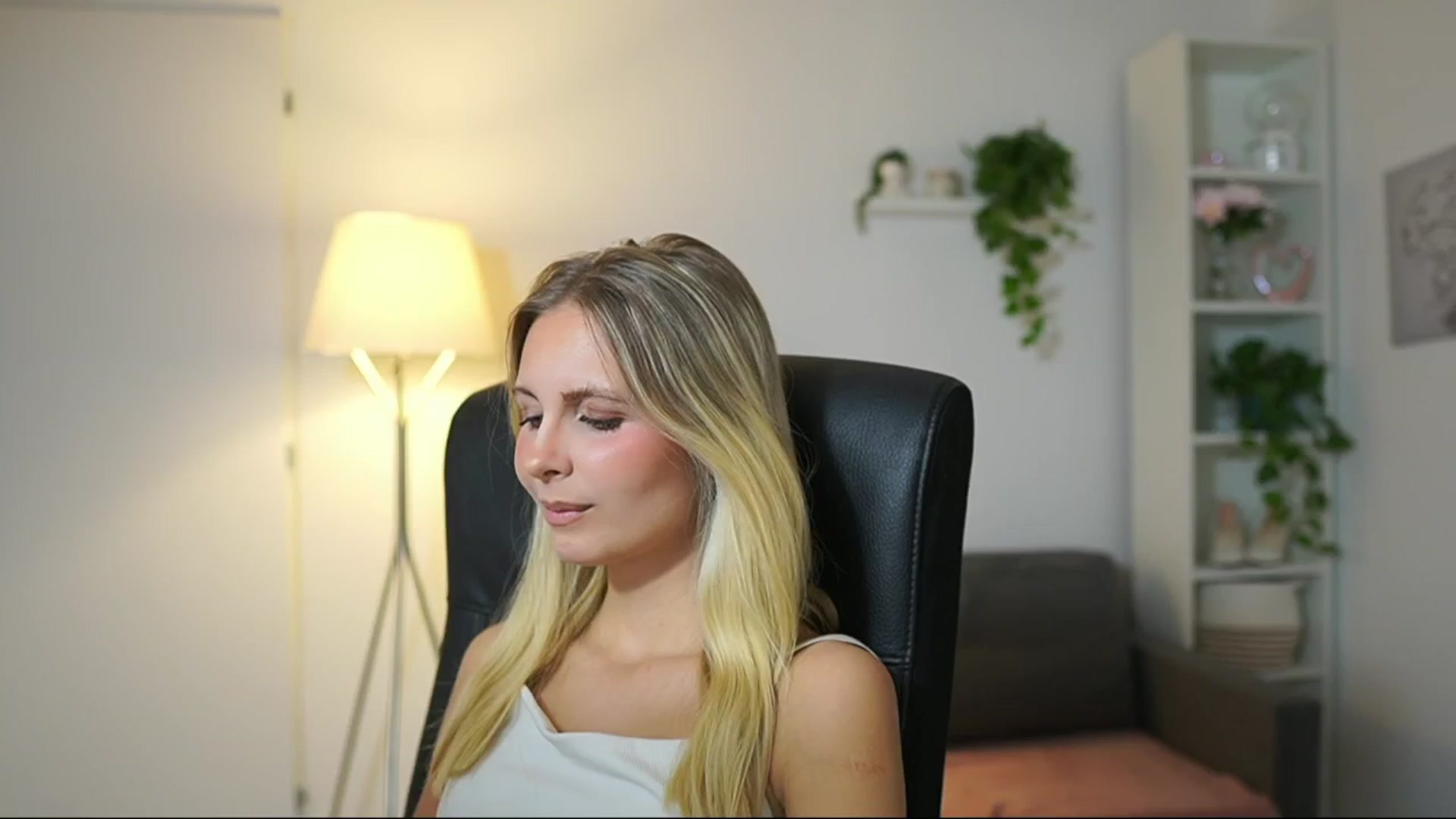 Gallery image thumbnail from Catecrago_'s myfreecams stream on, 08/14/2025, 09:11 image 13 of 20