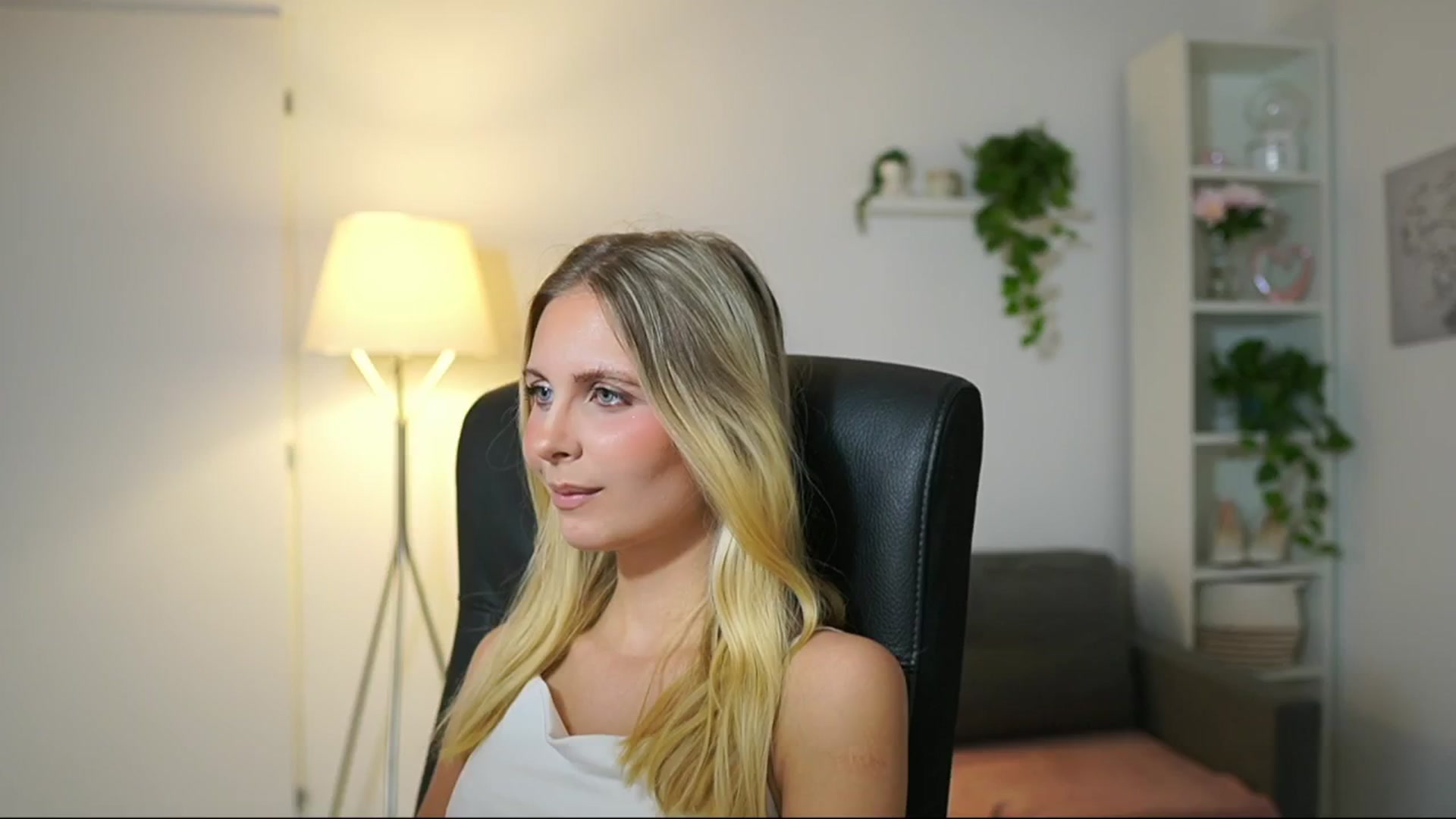 Gallery image thumbnail from Catecrago_'s myfreecams stream on, 08/14/2025, 09:11 image 9 of 20