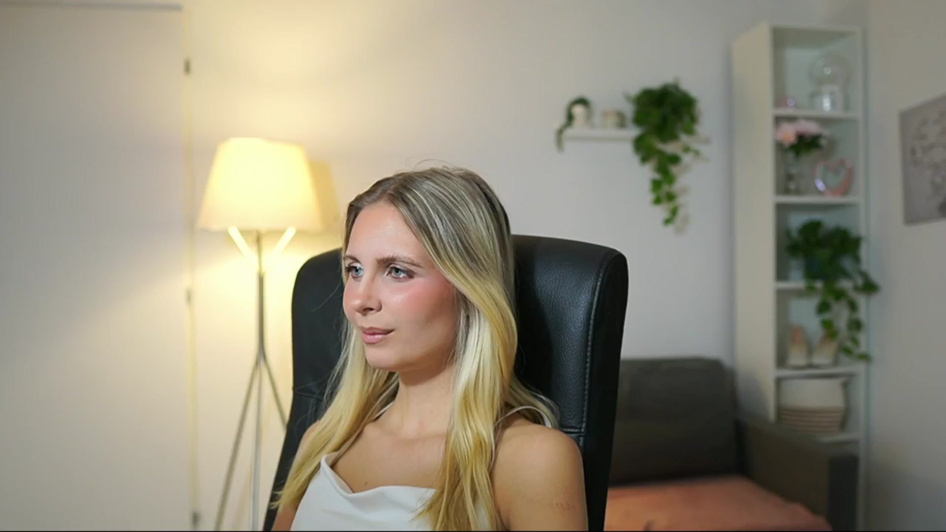 Gallery image thumbnail from Catecrago_'s myfreecams stream on, 08/14/2025, 09:11 image 3 of 20