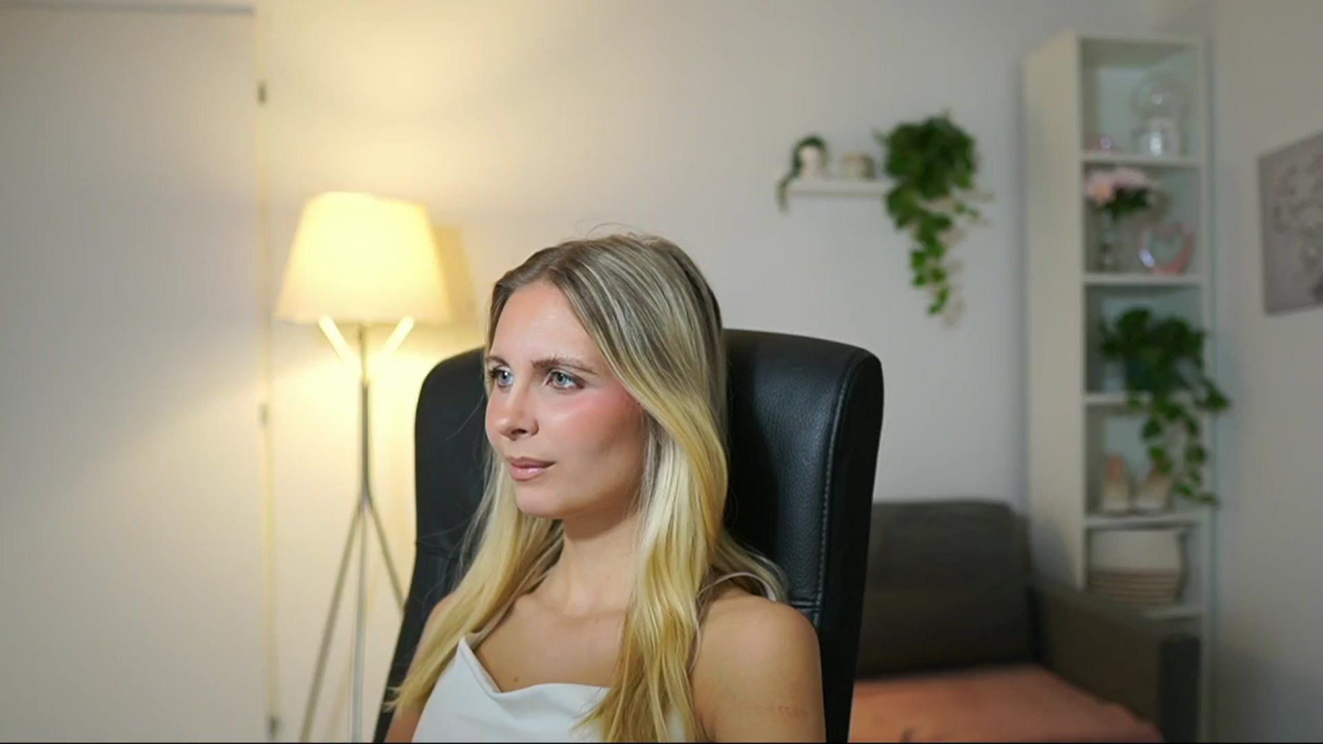 Gallery image thumbnail from Catecrago_'s myfreecams stream on, 08/14/2025, 09:11 image 5 of 20