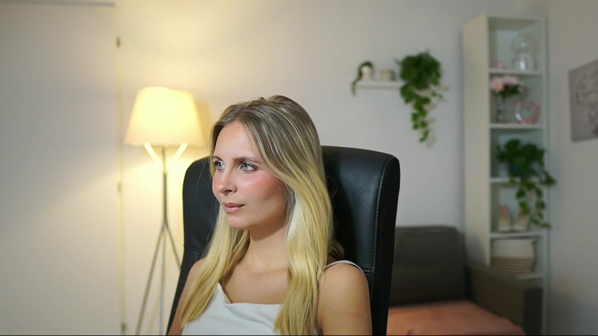 Gallery image thumbnail from Catecrago_'s myfreecams stream on, 08/14/2025, 09:11 image 11 of 20