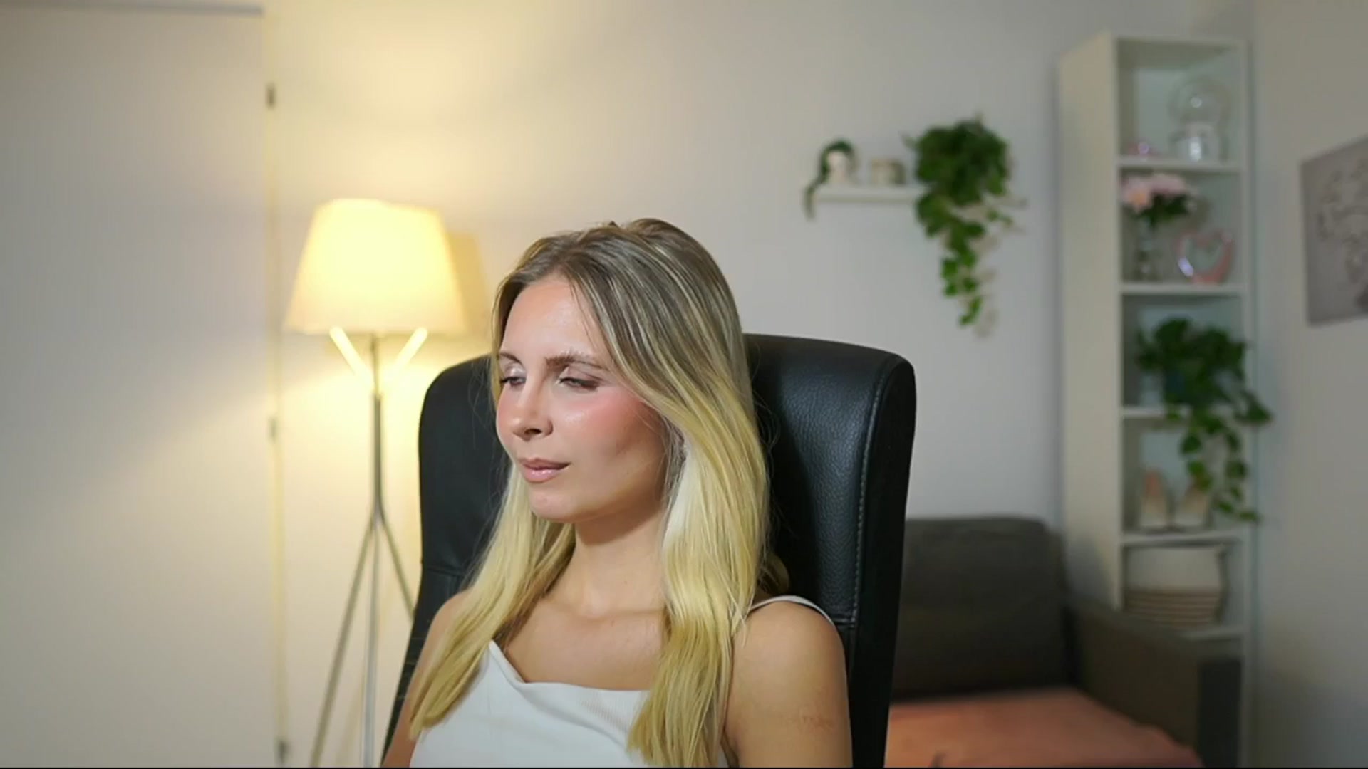 Gallery image thumbnail from Catecrago_'s myfreecams stream on, 08/14/2025, 09:11 image 12 of 20