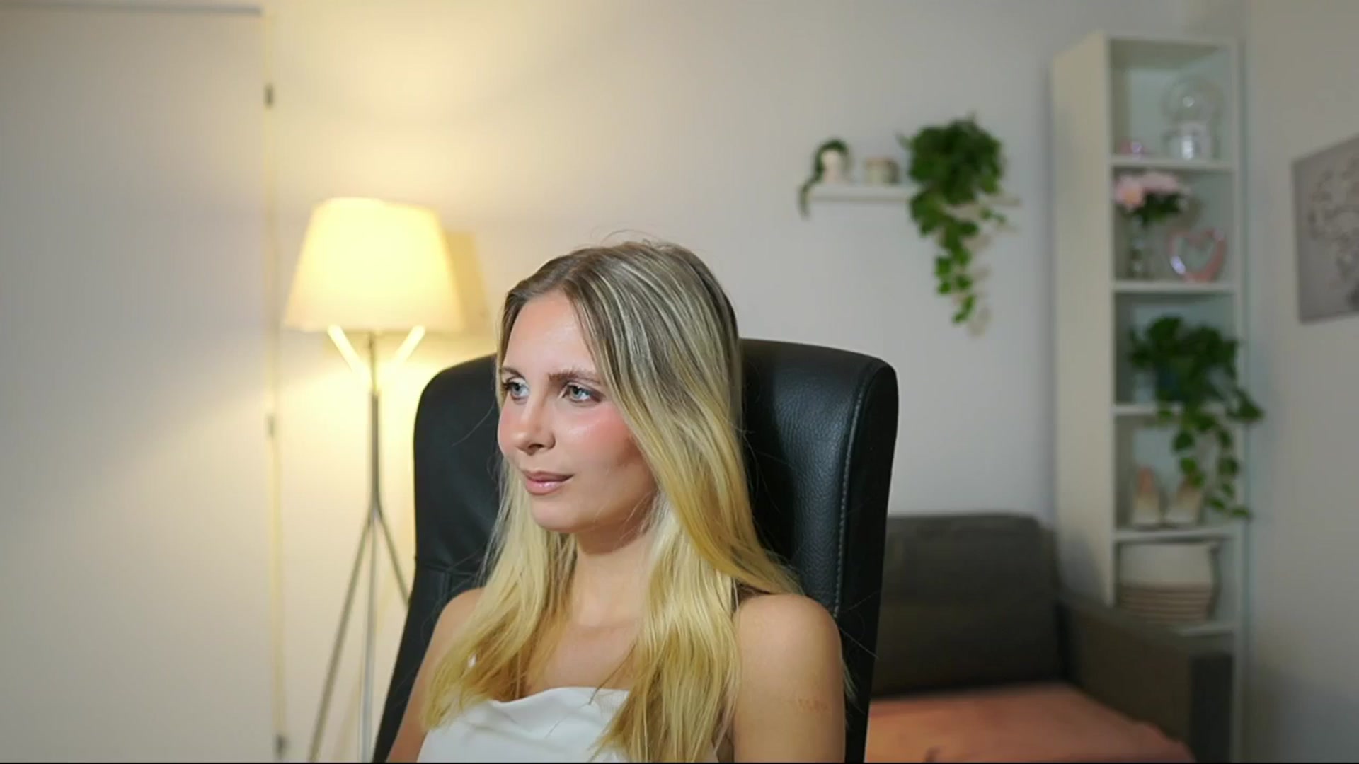 Gallery image thumbnail from Catecrago_'s myfreecams stream on, 08/14/2025, 09:11 image 1 of 20