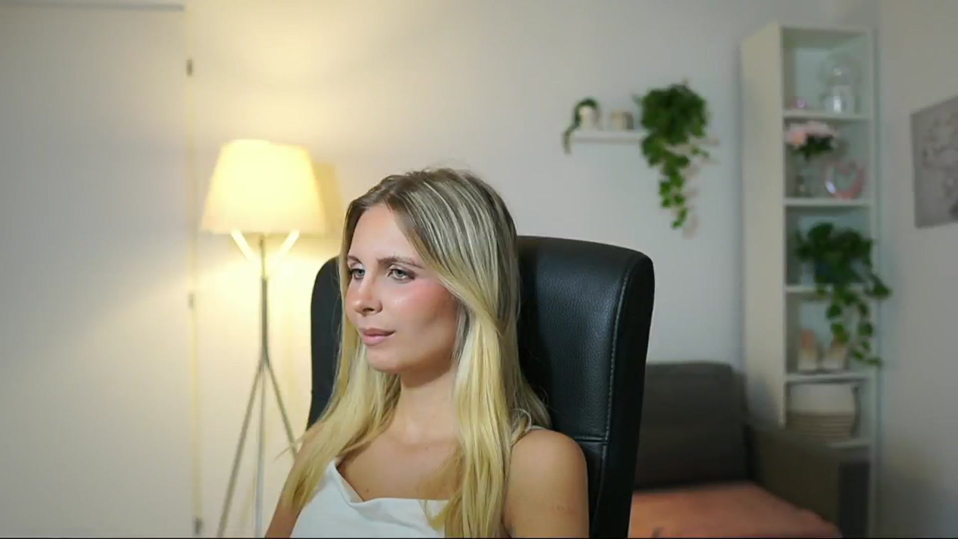 Gallery image thumbnail from Catecrago_'s myfreecams stream on, 08/14/2025, 10:35 image 15 of 20