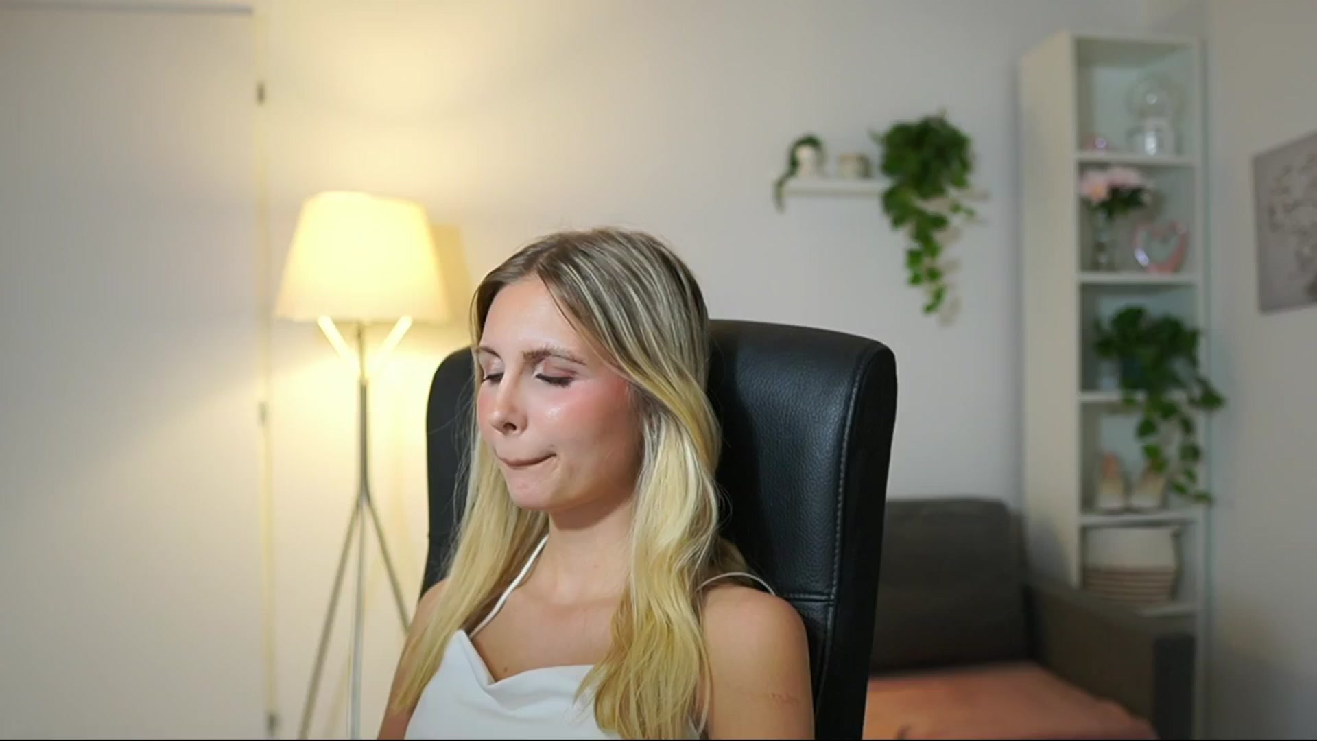 Gallery image thumbnail from Catecrago_'s myfreecams stream on, 08/14/2025, 12:57 image 12 of 20