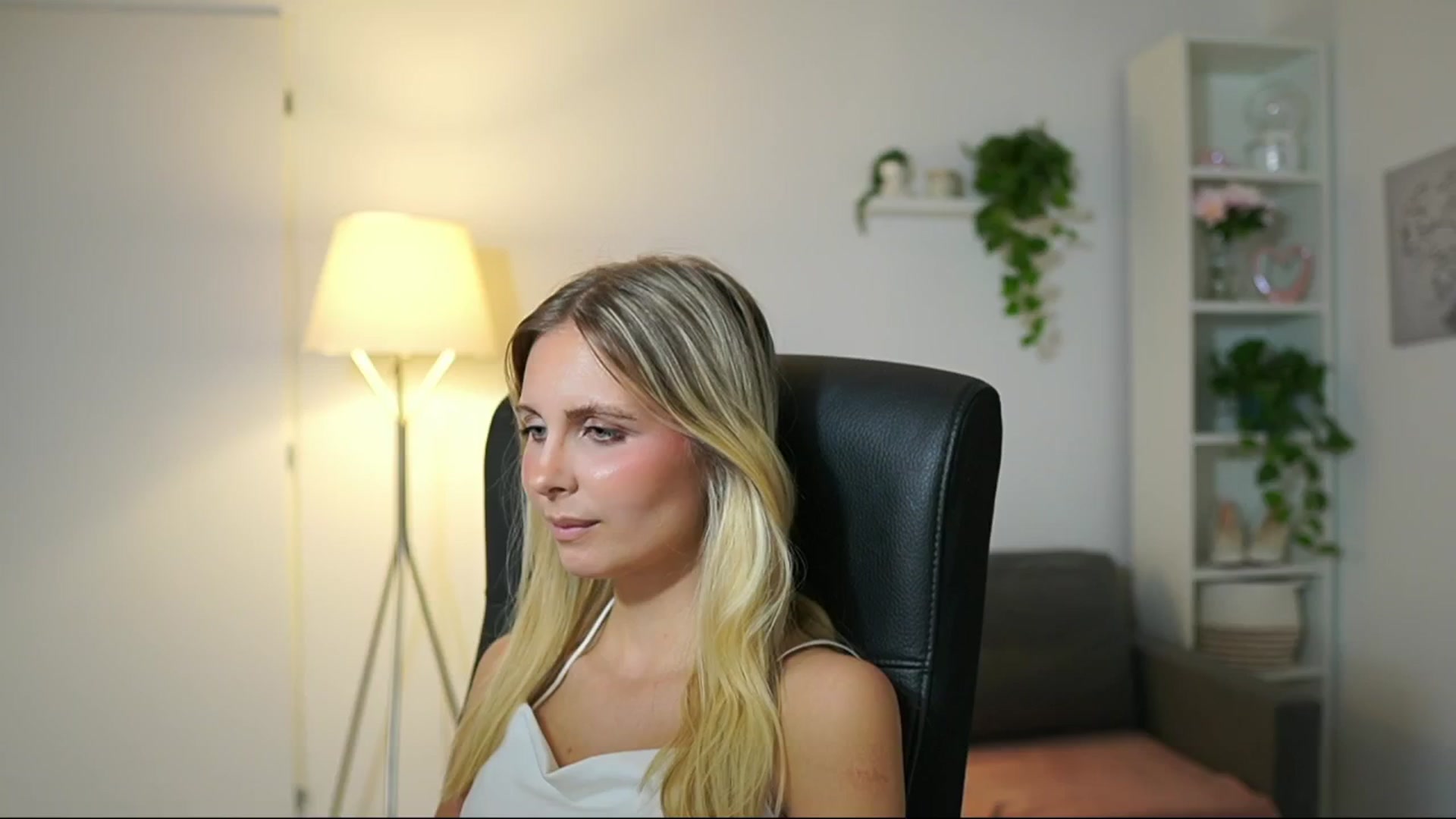 Gallery image thumbnail from Catecrago_'s myfreecams stream on, 08/14/2025, 12:57 image 14 of 20