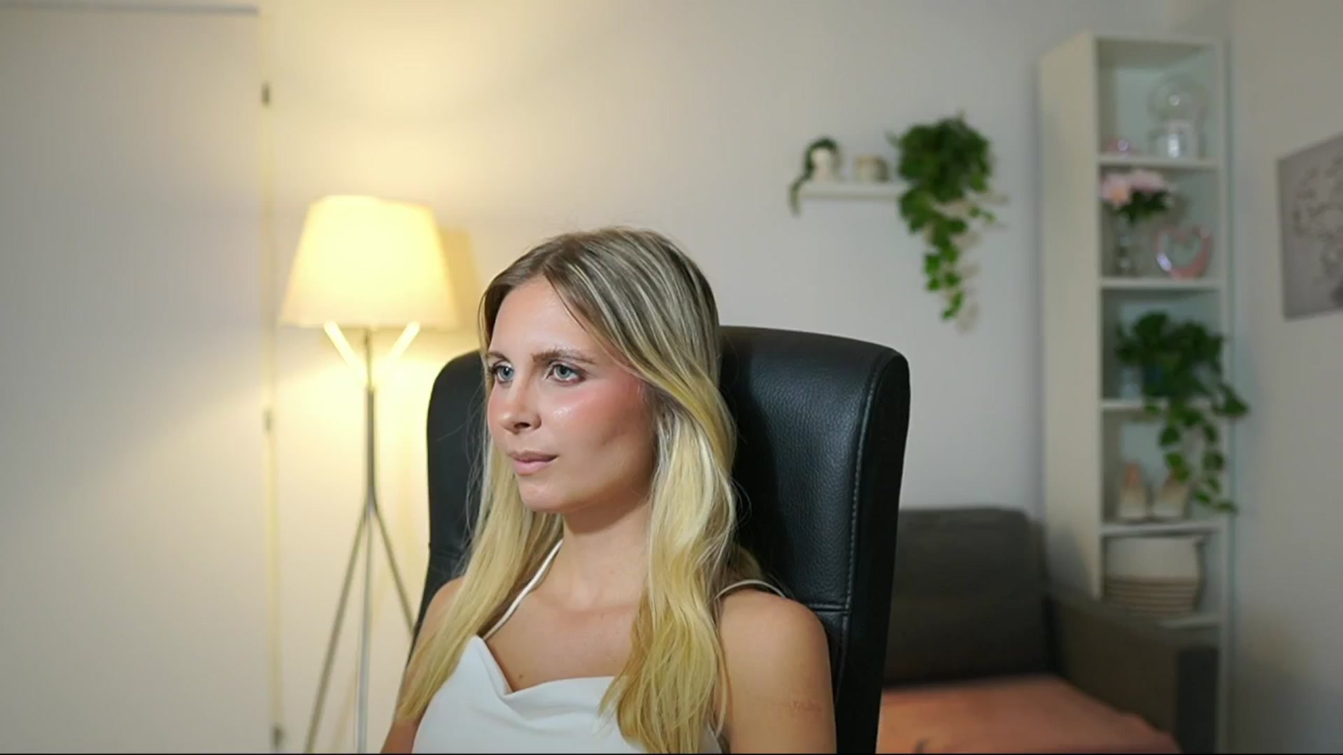 Gallery image thumbnail from Catecrago_'s myfreecams stream on, 08/14/2025, 12:57 image 6 of 20