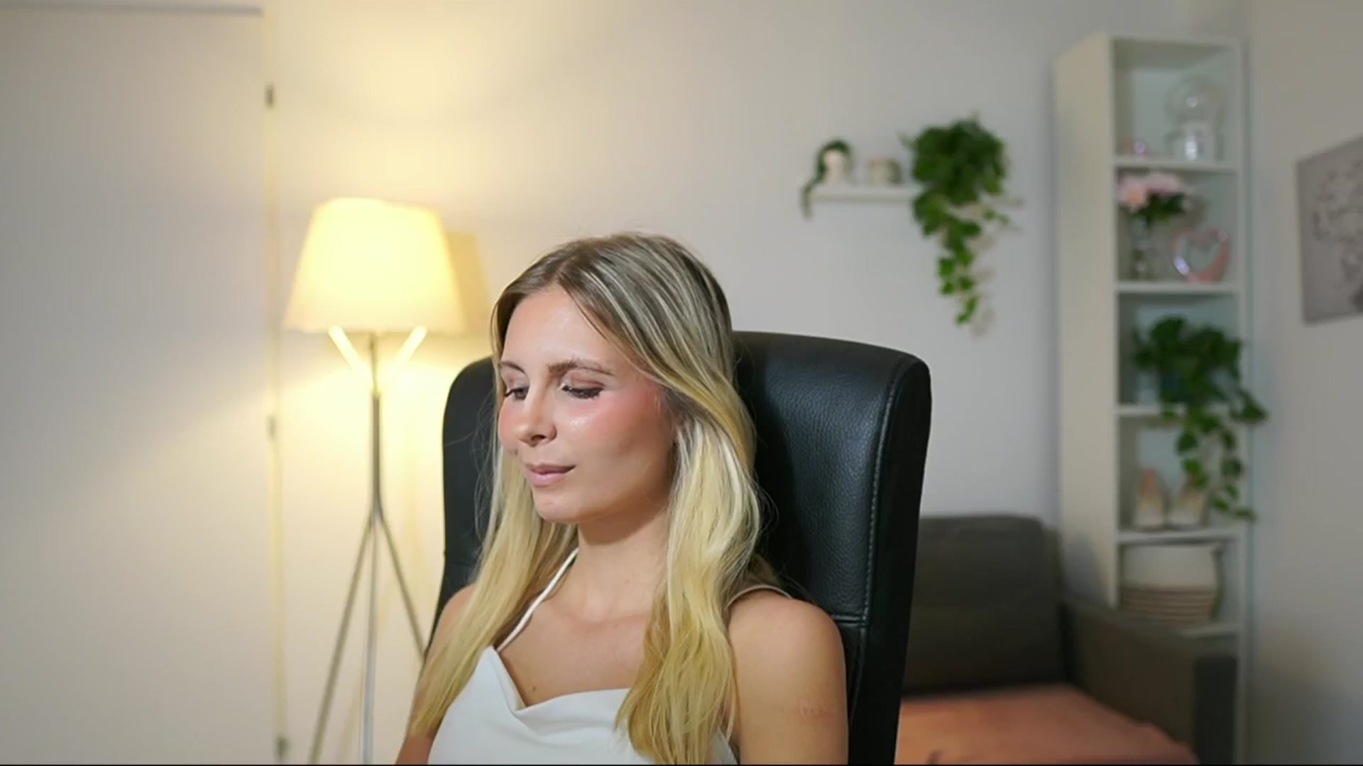 Gallery image thumbnail from Catecrago_'s myfreecams stream on, 08/14/2025, 12:57 image 1 of 20