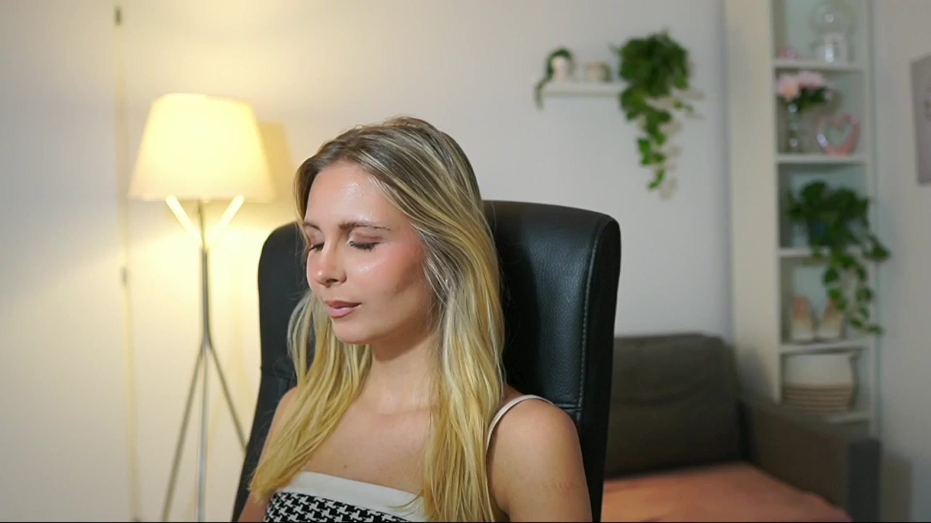 Gallery image thumbnail from Catecrago_'s myfreecams stream on, 08/20/2025, 09:43 image 12 of 20