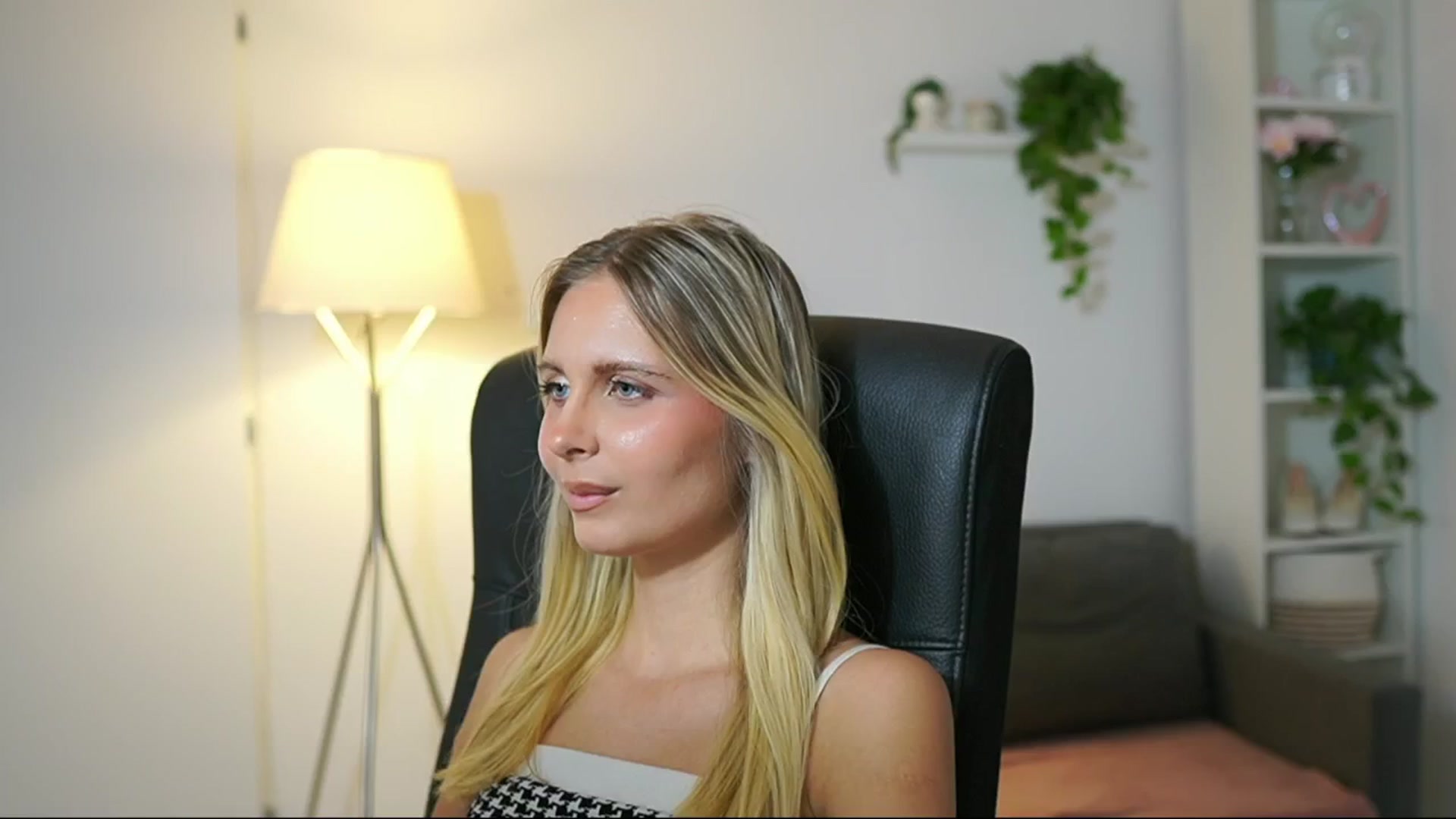 Gallery image thumbnail from Catecrago_'s myfreecams stream on, 08/20/2025, 12:50 image 16 of 20