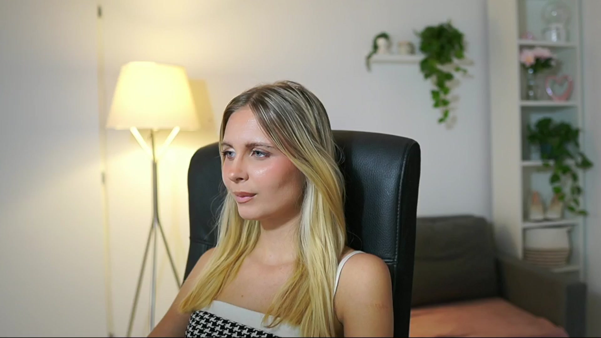 Gallery image thumbnail from Catecrago_'s myfreecams stream on, 08/20/2025, 12:50 image 3 of 20