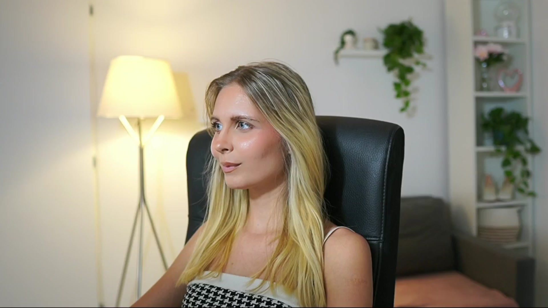 Gallery image thumbnail from Catecrago_'s myfreecams stream on, 08/20/2025, 12:50 image 19 of 20