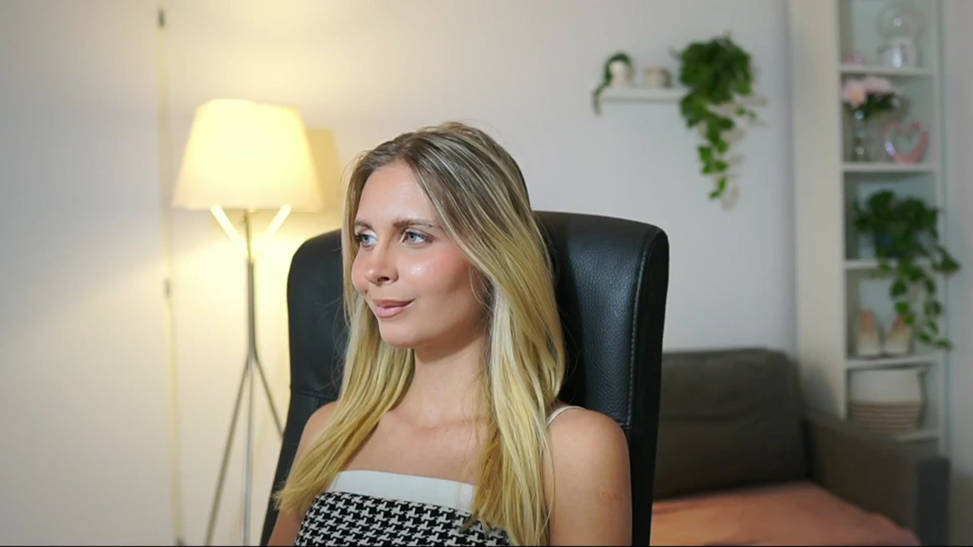 Gallery image thumbnail from Catecrago_'s myfreecams stream on, 08/20/2025, 12:50 image 8 of 20